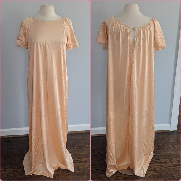 Vintage Woman's Vanity Fair Medium Peach Slip Nightgown Made in USA - Picture 1 of 10